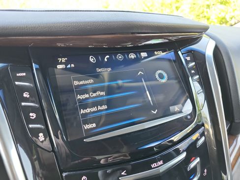 Used 2020 Cadillac Escalade Luxury AWD/4WD image 23