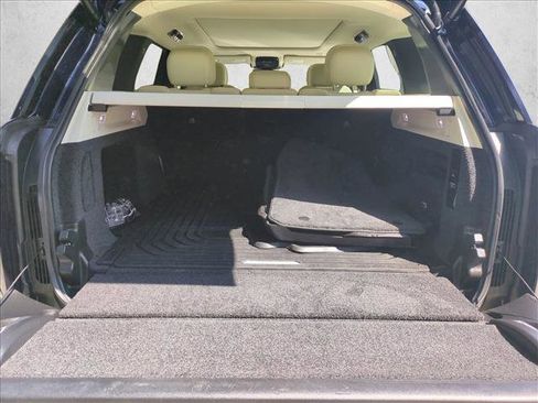Used 2023 Land Rover Range Rover SE image 6