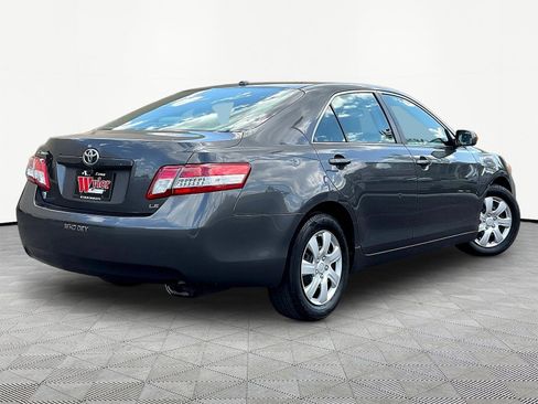 Used 2010 Toyota Camry LE FWD image 6