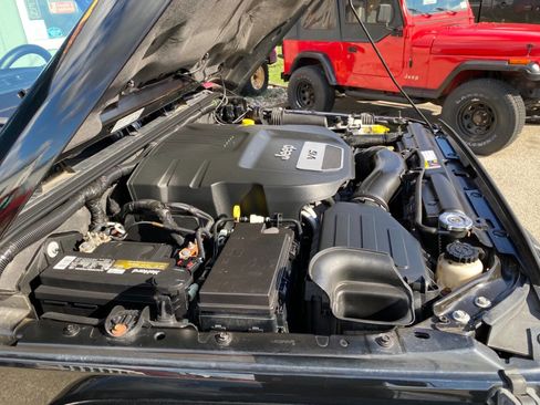 Used 2014 Jeep Wrangler Unlimited Sahara image 16