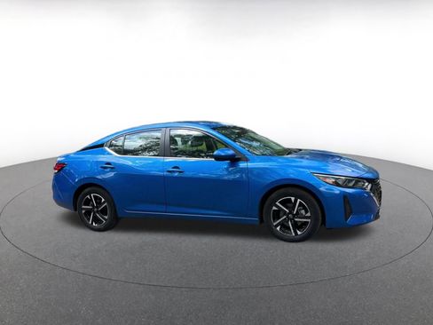 Used 2025 Nissan Sentra SV image 2