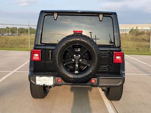 Used 2021 Jeep Wrangler Unlimited Sahara image 6