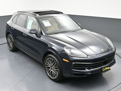 Used 2023 Porsche Cayenne Platinum Edition image 49