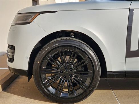 New 2026 Land Rover Range Rover SE image 6