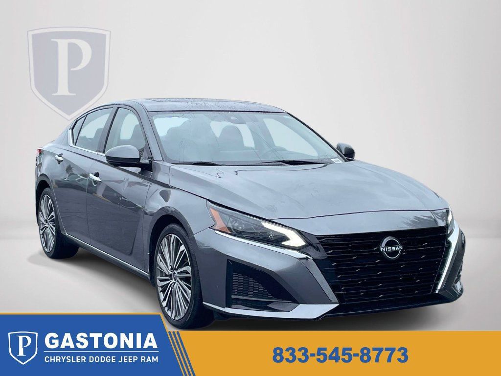 Used 2023 Nissan Altima 2.5 SL FWD image 1