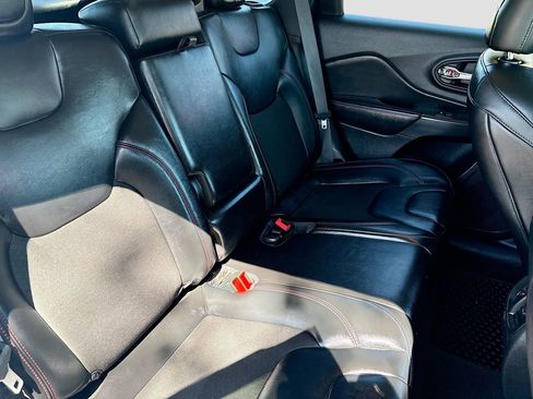 Used 2021 Jeep Cherokee Trailhawk image 25