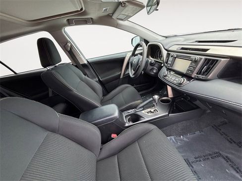 Used 2015 Toyota RAV4 XLE image 14
