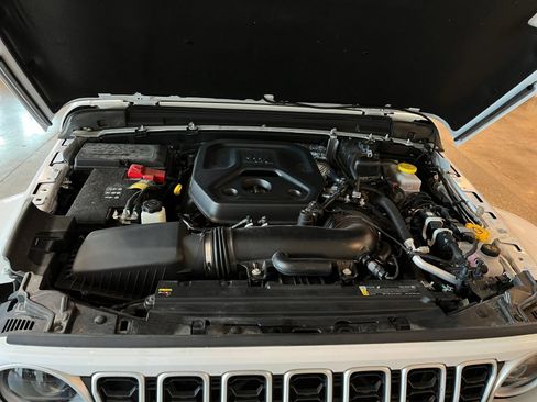 Used 2025 Jeep Wrangler Unlimited Sahara AWD/4WD image 32