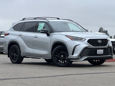 Certified 2024 Toyota Highlander XSE image 2