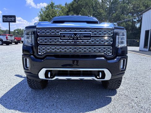 Used 2022 GMC Sierra 2500 Denali w/ Denali Black Diamond Edition AWD/4WD image 2