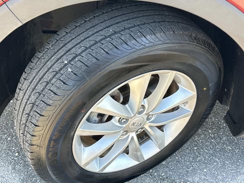 Used 2017 Kia Sorento LX image 7