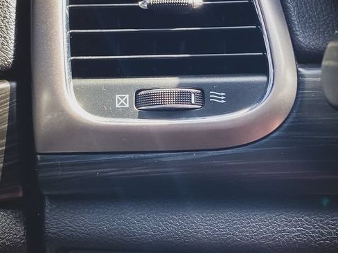 Used 2020 Jeep Grand Cherokee Altitude AWD/4WD image 11