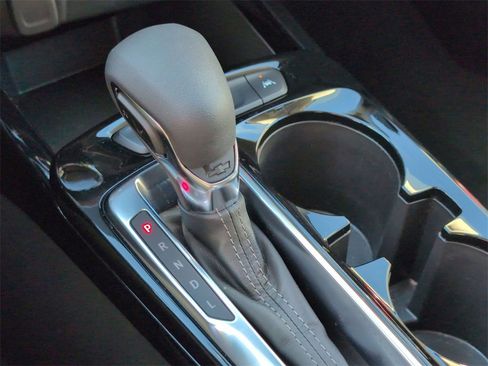 Used 2025 Chevrolet Trax LT w/ LT Convenience Package image 24