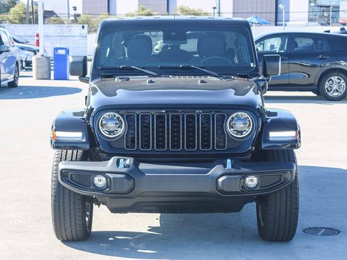 Used 2024 Jeep Wrangler Unlimited w/ Technology Group AWD/4WD image 2