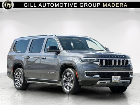 Used 2024 Jeep Wagoneer L Series II w/ Flexible Seating Group AWD/4WD image 1