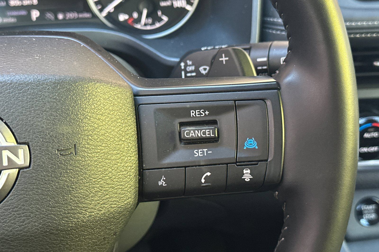 Used 2025 Nissan Rogue SV FWD image 32