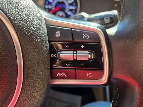 Used 2024 Kia Carnival LX image 23