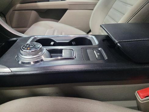 Used 2019 Ford Fusion SE FWD image 26