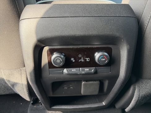 Used 2025 GMC Acadia Elevation image 10