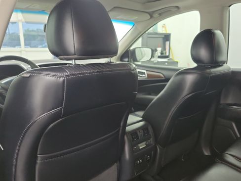 Used 2019 Nissan Pathfinder Platinum FWD image 11
