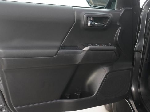 Used 2022 Toyota Tacoma TRD Sport AWD/4WD image 18