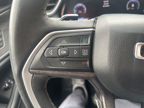 Used 2023 Jeep Grand Cherokee Limited image 16