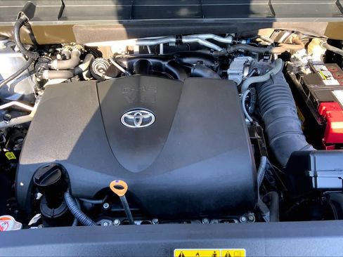 Used 2021 Toyota Highlander Limited image 32