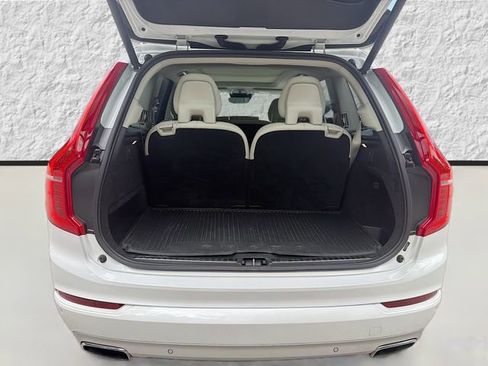 Used 2021 Volvo XC90 T5 Momentum w/ Climate Package FWD image 12