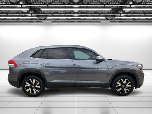 Used 2022 Volkswagen Atlas Cross Sport SE FWD image 6