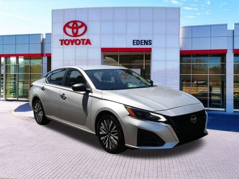 Used 2024 Nissan Altima 2.5 SV FWD image 1