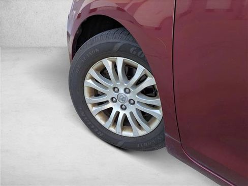 Used 2015 Toyota Sienna XLE image 8