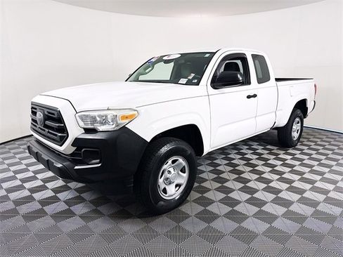 Certified 2018 Toyota Tacoma SR image 3