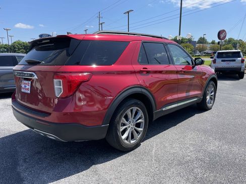 Used 2023 Ford Explorer XLT w/ Equipment Group 202A RWD image 4
