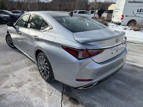 New 2025 Lexus ES 350 Ultra Luxury image 4