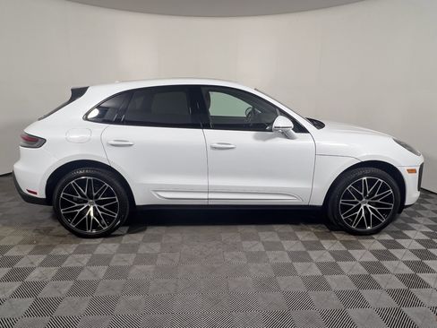 Certified 2025 Porsche Macan AWD/4WD image 8