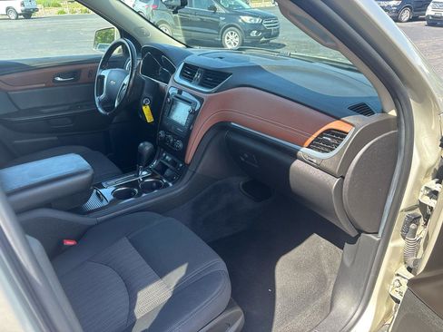 Used 2017 Chevrolet Traverse LT w/ Style and Technology Package AWD/4WD image 31