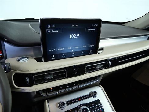 Used 2023 Lincoln Aviator AWD w/ Premium Package image 20