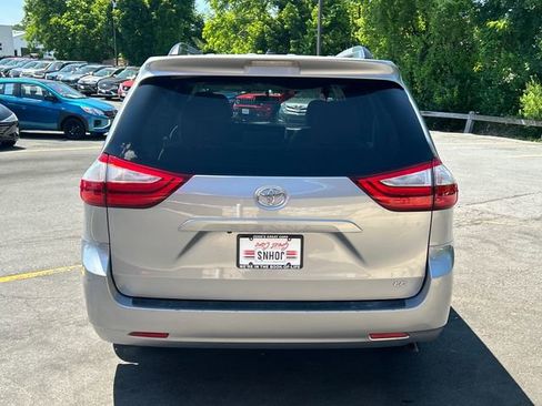 Used 2015 Toyota Sienna LE FWD image 6