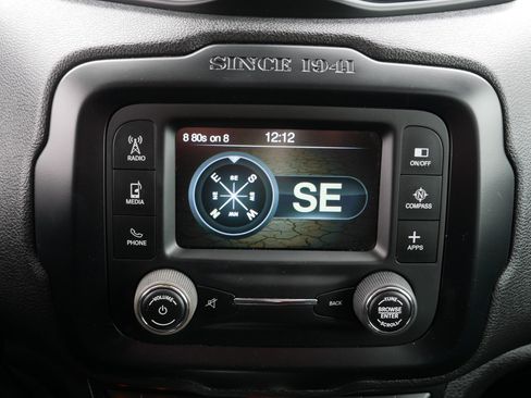 Used 2017 Jeep Renegade Latitude w/ Cold Weather Group image 31