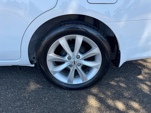 Used 2015 Nissan Versa w/ SL Tech Package FWD image 26