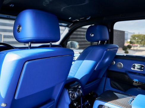 Used 2023 Rolls-Royce Cullinan Black Badge w/ Driver's Package image 38