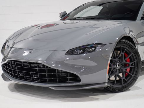 Used 2022 Aston Martin V8 Vantage Coupe RWD image 31