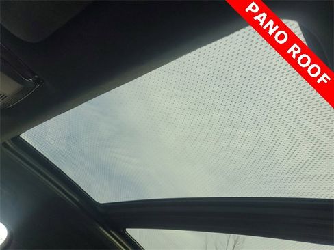 Used 2022 BMW X7 M50i w/ Executive Package image 8