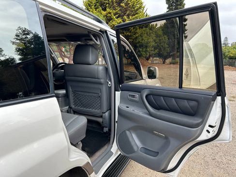 Used 1999 Toyota Land Cruiser image 37
