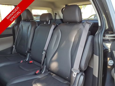 Used 2025 Kia Carnival LXS FWD image 24