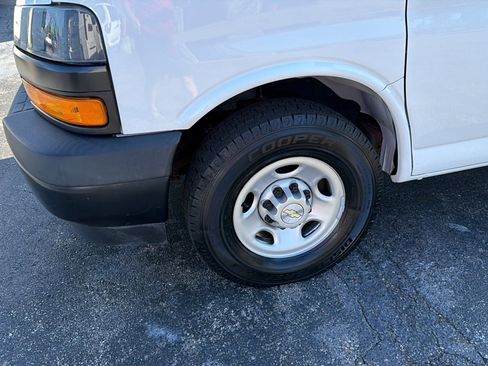 Used 2020 Chevrolet Express 3500 w/ Driver Convenience Package RWD image 4