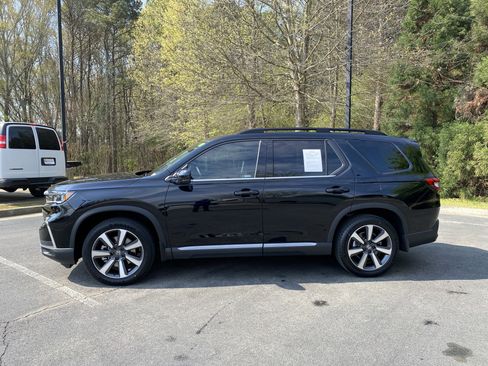 Used 2024 Honda Pilot Touring image 6