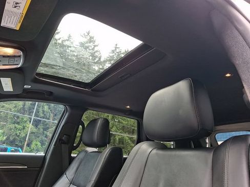 Used 2021 Jeep Grand Cherokee Limited AWD/4WD image 15