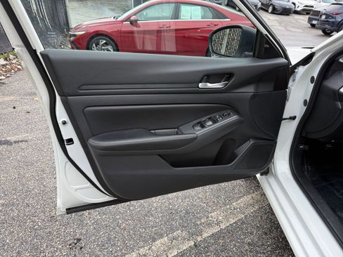 Used 2025 Nissan Altima 2.5 SV image 18