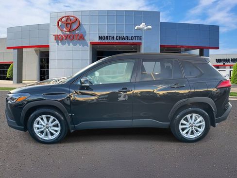 Used 2024 Toyota Corolla Cross LE FWD image 6